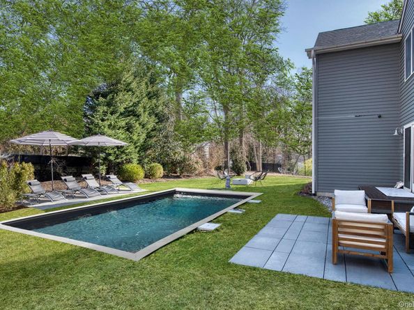 66 Knoll Road, Southampton NY 11968