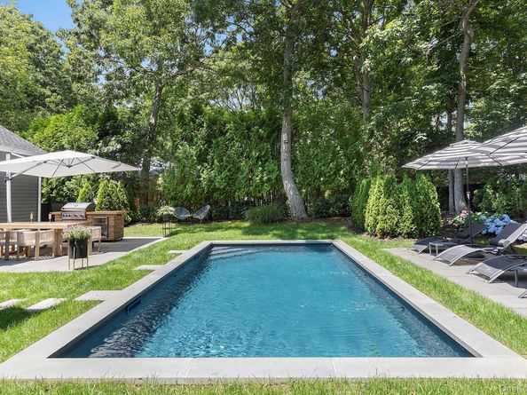 66 Knoll Road, Southampton NY 11968