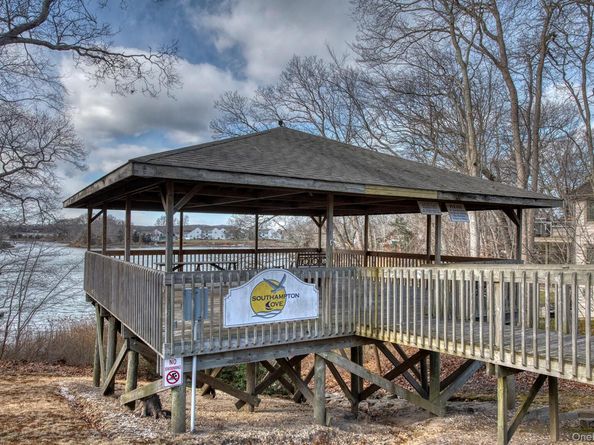 66 Knoll Road, Southampton NY 11968