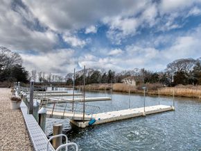 66 Knoll Road, Southampton NY 11968