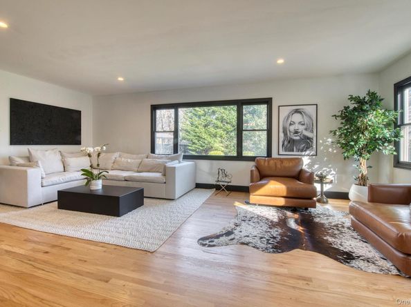 66 Knoll Road, Southampton NY 11968