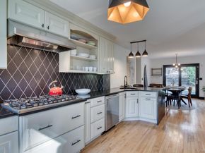 66 Knoll Road, Southampton NY 11968