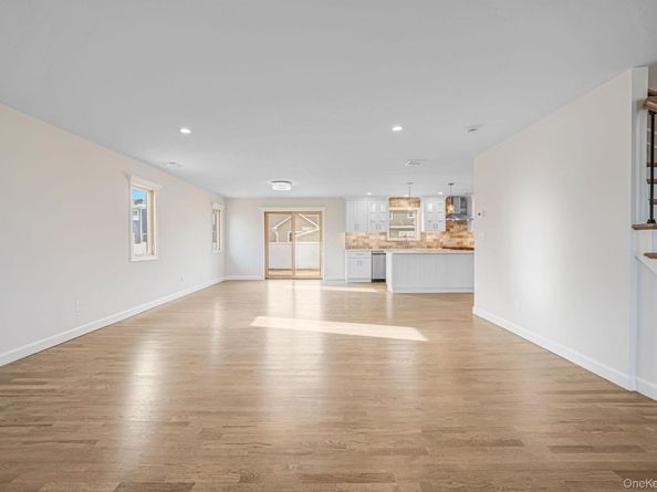 115 Riviera Parkway, Lindenhurst NY 11757