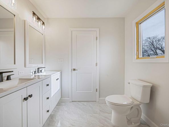 115 Riviera Parkway, Lindenhurst NY 11757