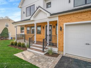 115 Riviera Parkway, Lindenhurst NY 11757