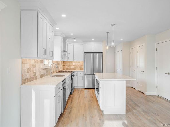 115 Riviera Parkway, Lindenhurst NY 11757