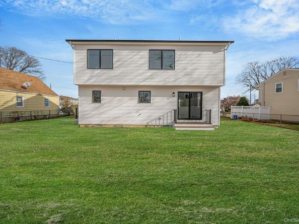 115 Riviera Parkway, Lindenhurst NY 11757