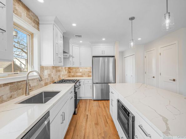 115 Riviera Parkway, Lindenhurst NY 11757