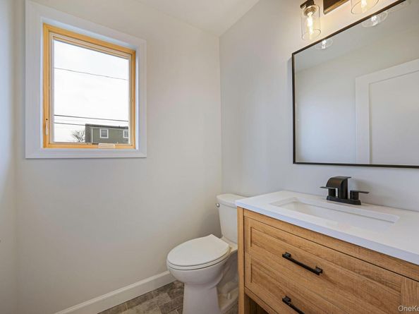 115 Riviera Parkway, Lindenhurst NY 11757