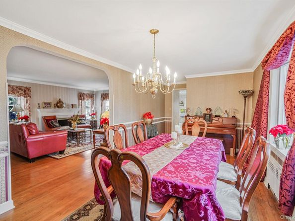 7 Rugby Road, Westbury NY 11590