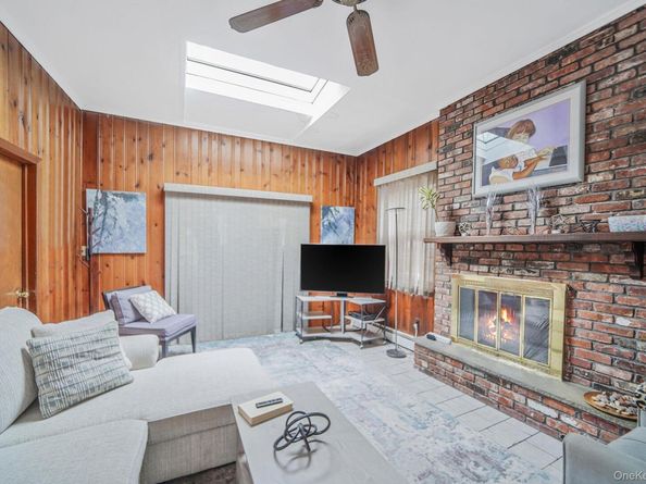 7 Rugby Road, Westbury NY 11590