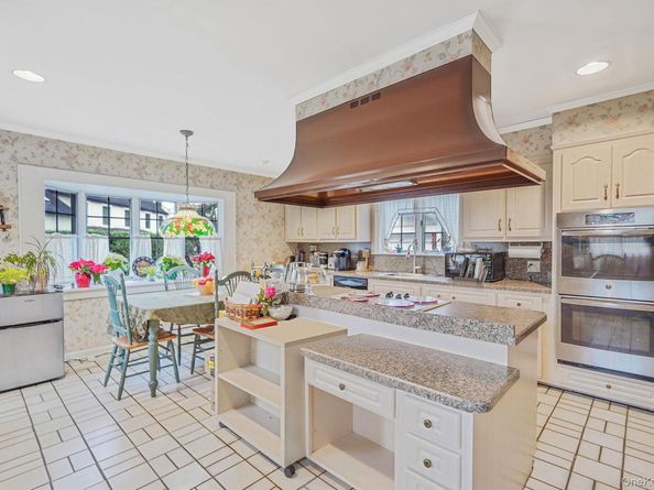 7 Rugby Road, Westbury NY 11590