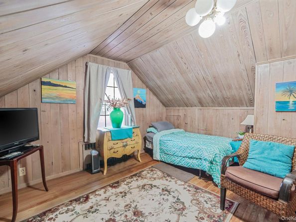 7 Rugby Road, Westbury NY 11590