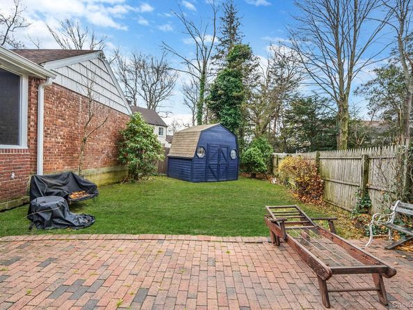 7 Rugby Road, Westbury NY 11590