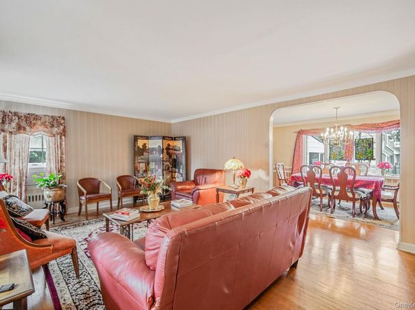 7 Rugby Road, Westbury NY 11590