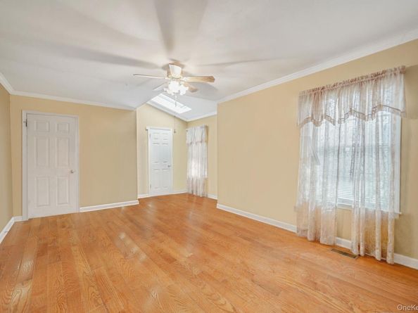 7 Rugby Road, Westbury NY 11590