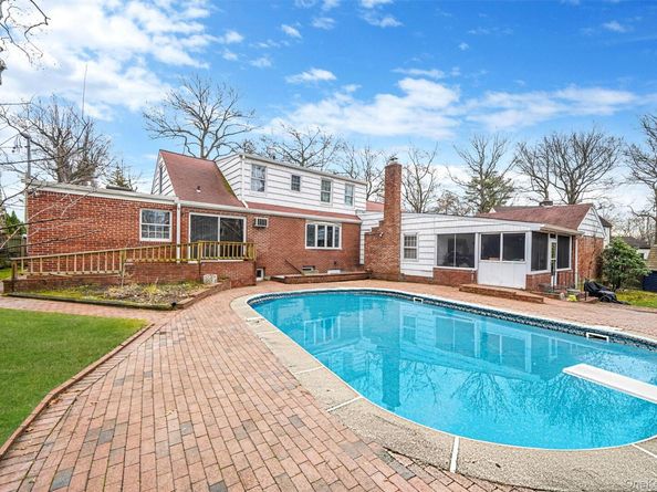 7 Rugby Road, Westbury NY 11590