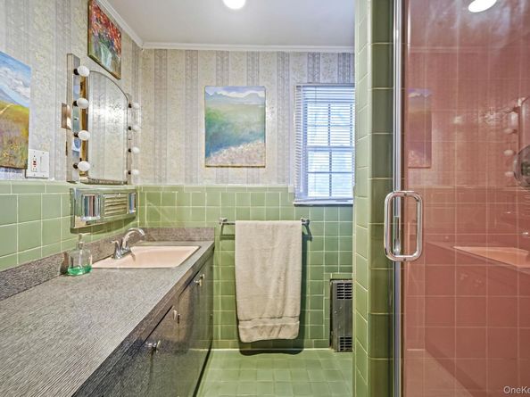 7 Rugby Road, Westbury NY 11590