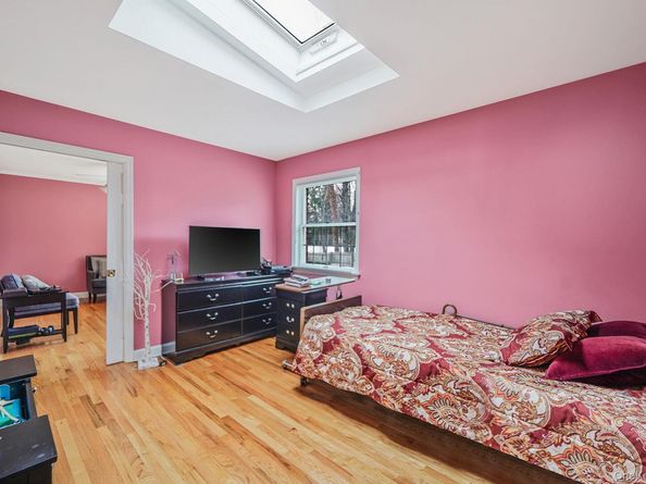 7 Rugby Road, Westbury NY 11590