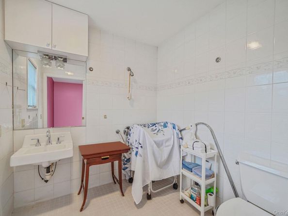 7 Rugby Road, Westbury NY 11590