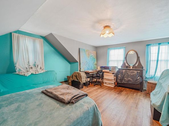 7 Rugby Road, Westbury NY 11590