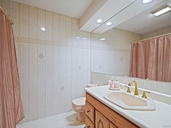 7 Rugby Road, Westbury NY 11590