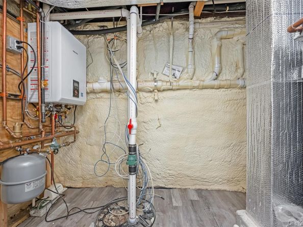 985 Douglas Avenue, Wantagh NY 11793