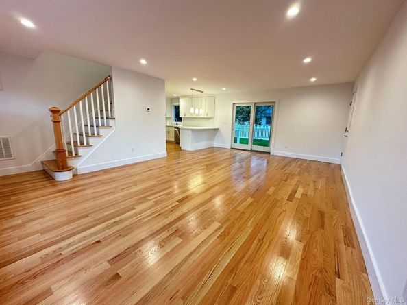 985 Douglas Avenue, Wantagh NY 11793
