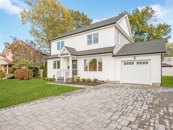 985 Douglas Avenue, Wantagh NY 11793
