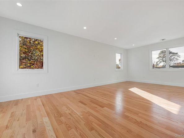 985 Douglas Avenue, Wantagh NY 11793