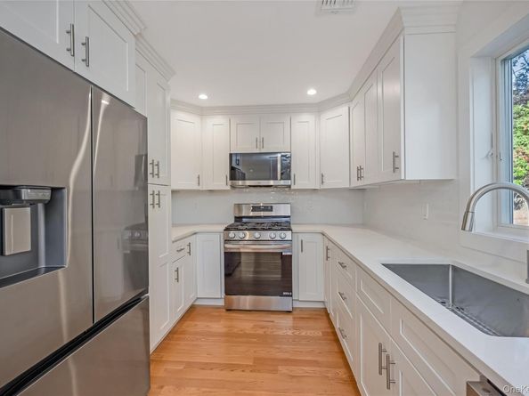 985 Douglas Avenue, Wantagh NY 11793