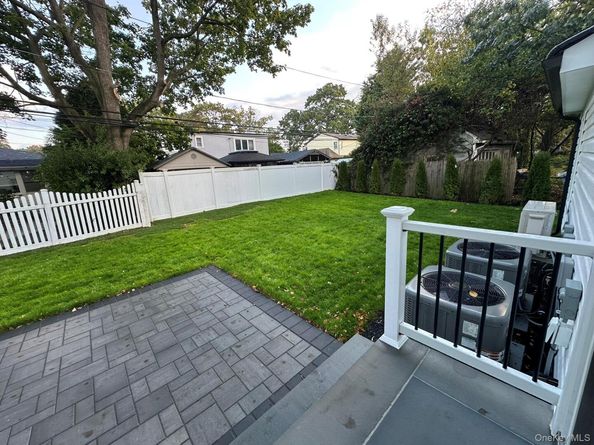 985 Douglas Avenue, Wantagh NY 11793