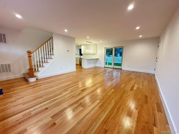 985 Douglas Avenue, Wantagh NY 11793
