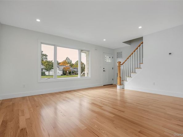 985 Douglas Avenue, Wantagh NY 11793