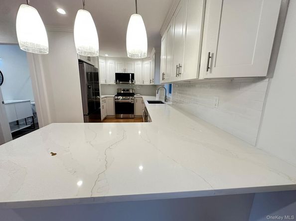 985 Douglas Avenue, Wantagh NY 11793