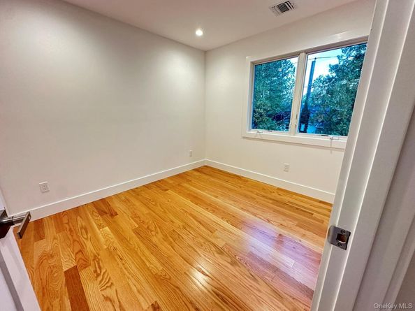 985 Douglas Avenue, Wantagh NY 11793