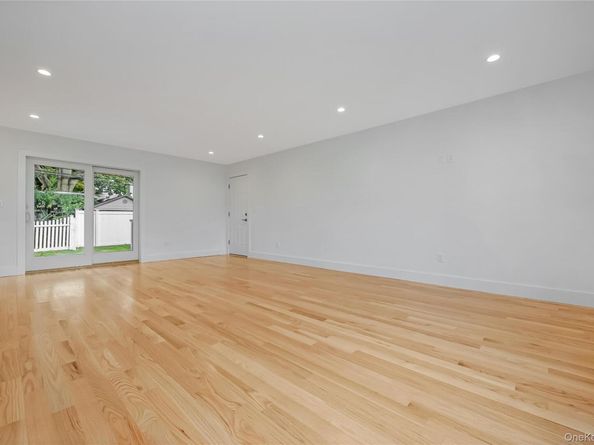 985 Douglas Avenue, Wantagh NY 11793