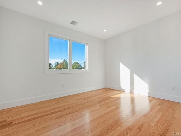 985 Douglas Avenue, Wantagh NY 11793