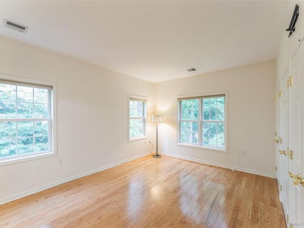 98 Pond View Drive 240, Port Washington NY 11050