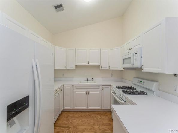 98 Pond View Drive 240, Port Washington NY 11050