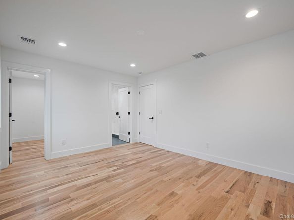 27 Elizabeth Court, Hempstead NY 11550