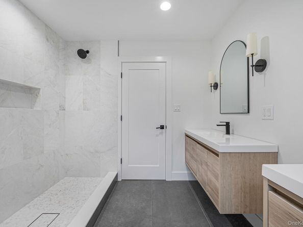 27 Elizabeth Court, Hempstead NY 11550