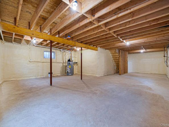 27 Elizabeth Court, Hempstead NY 11550