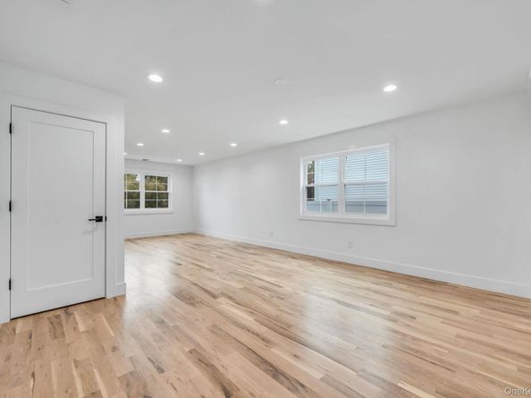 27 Elizabeth Court, Hempstead NY 11550