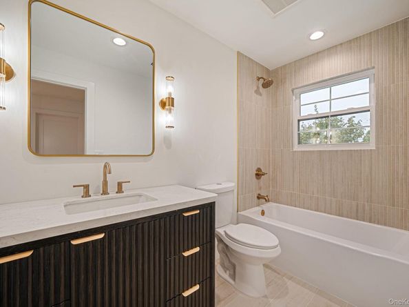 27 Elizabeth Court, Hempstead NY 11550