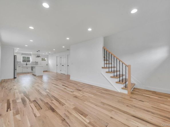 27 Elizabeth Court, Hempstead NY 11550