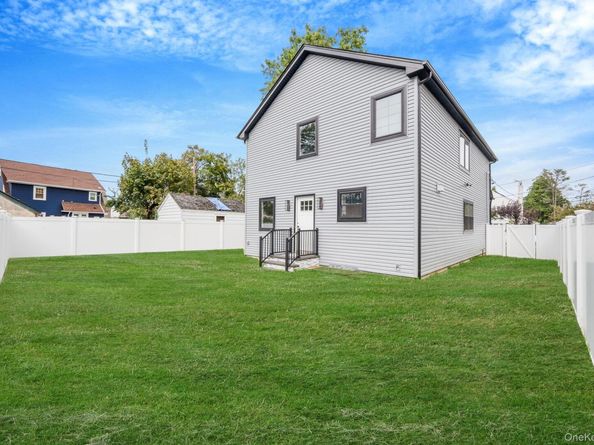27 Elizabeth Court, Hempstead NY 11550