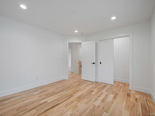 27 Elizabeth Court, Hempstead NY 11550