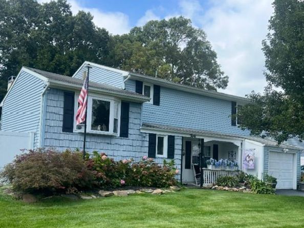 30 Fairlane Drive, Selden NY 11784
