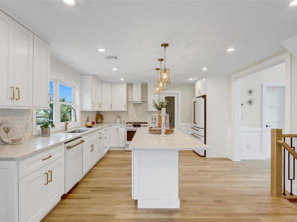 201 Argyle Place, Bellmore NY 11710